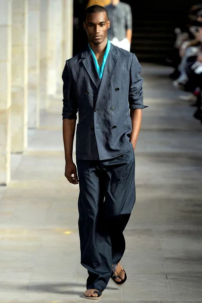 Look 3